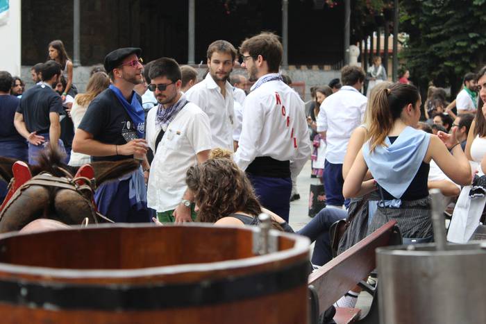 Sokatik tiraka itzuli dira j 28 1503500444681