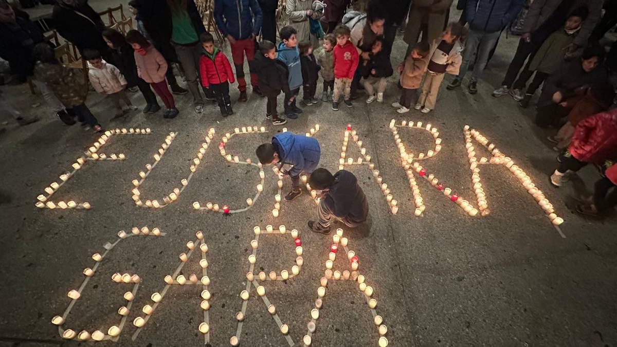 Korrikaren lema kandelen argiekin piztu dute Amurrion