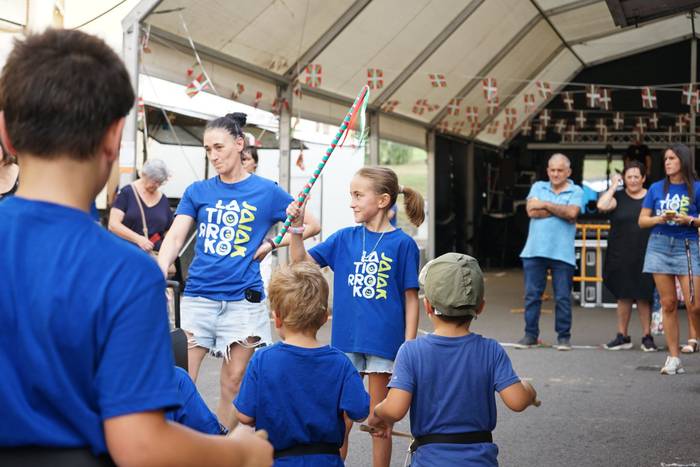 Danbor, buruhandi, dantza et 17 1758311891647