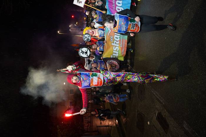 Aldarrikapenez eta pirotekni 99 1774615495501