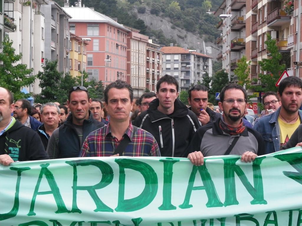 Guardian enpresan %70ean murriztuko dute langileen kopurua autoen lerroan eta %30ean floaten bihartik aurrera