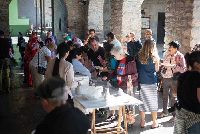 Jatorri ezberdinetako emakum 10 1760897370046