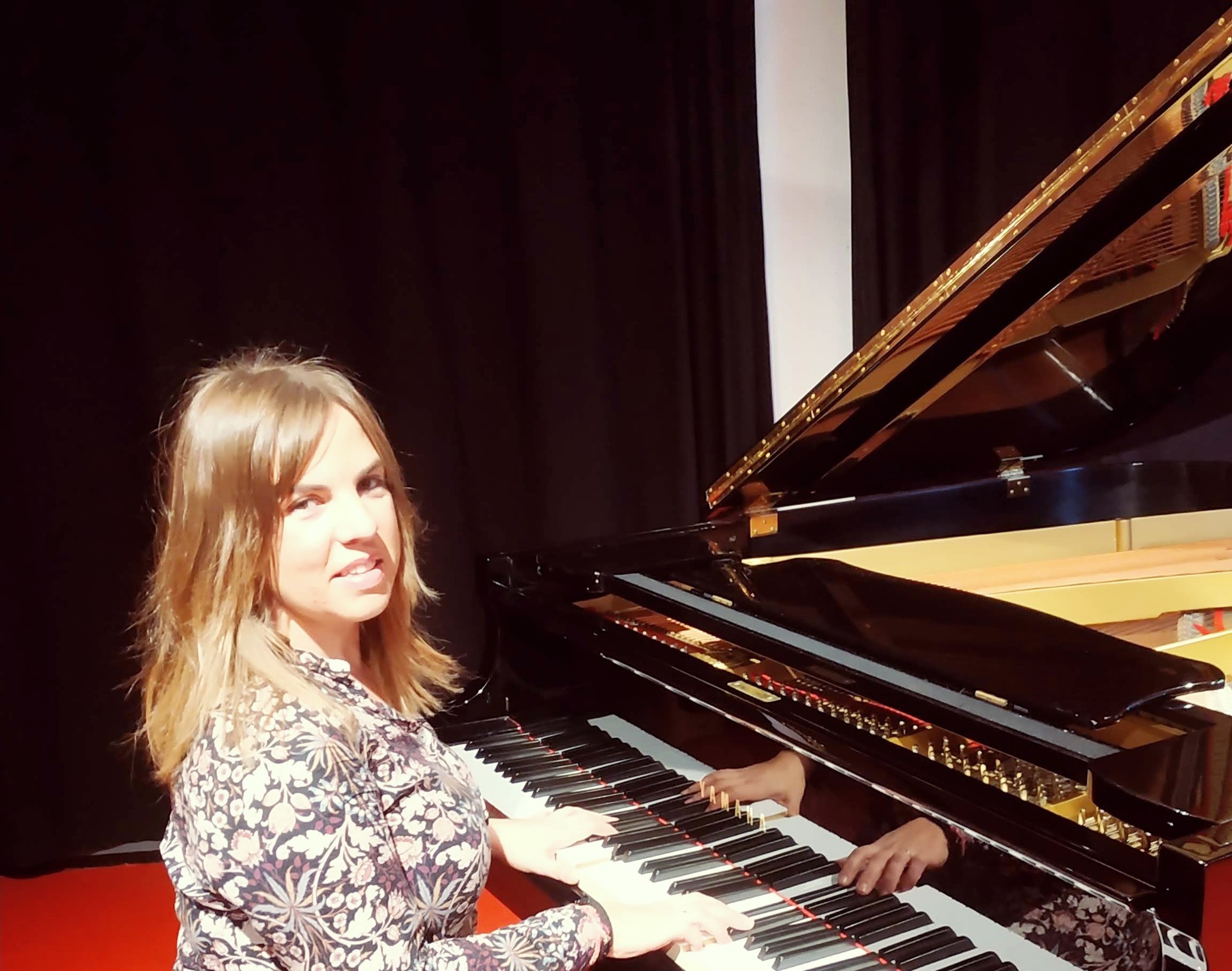 “Emakume oso onak egon dira musikan, baina  bigarren planoan  beti”