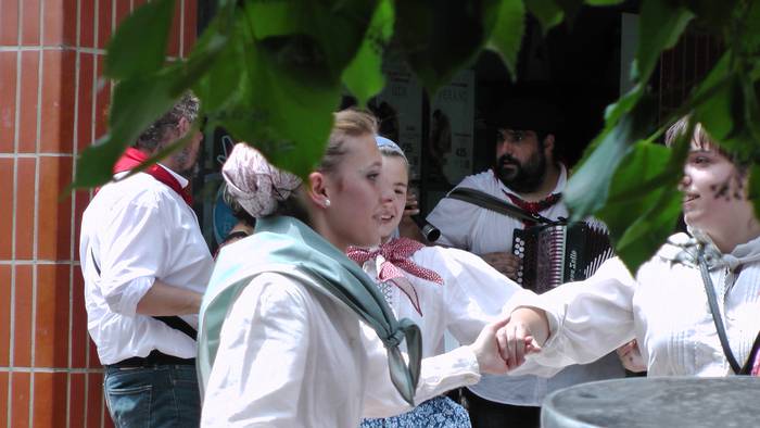 Dantza taldeak taldeak izan  80 1496053435776