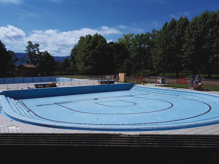 Urduñako Udalak ohartarazi du norbaitek igerilekuetan berriro kaka eginez gero, 24 edo 48 orduz itxi beharko dituztela