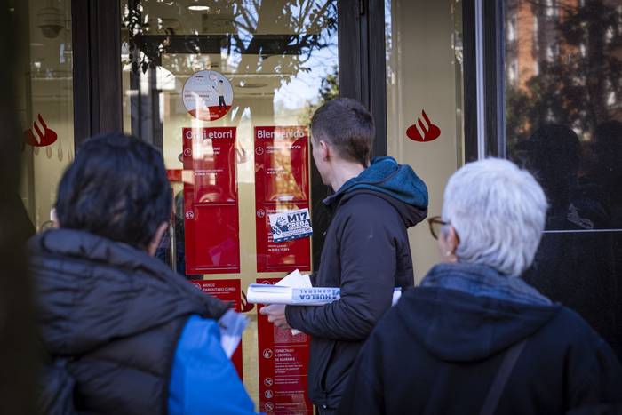 Jarraipen zabala ari du izat 99 1773748062263