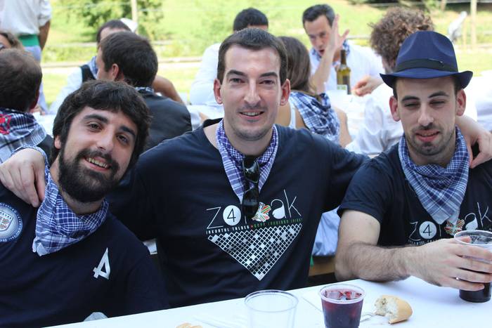 Sokatik tiraka itzuli dira j 51 1503500693703