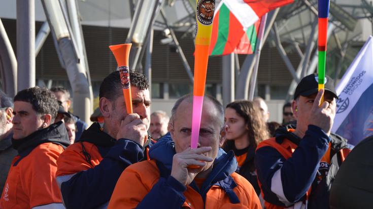 ELAk azpimarratu du Tubos Reunidoseko administrari konkurtsalak asmo bera adierazi duela lantegi guztietan eta ez dituela zatitu nahi