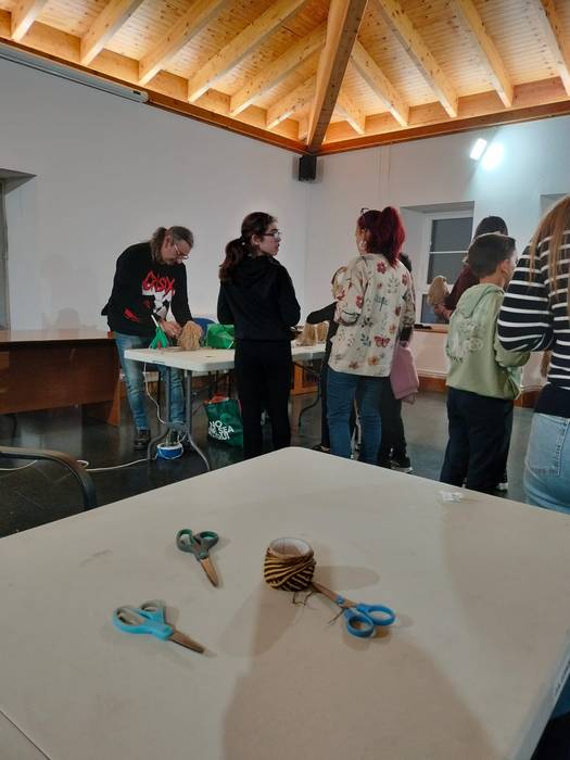 Eskulan tailer berezia egin  8 1765980403898