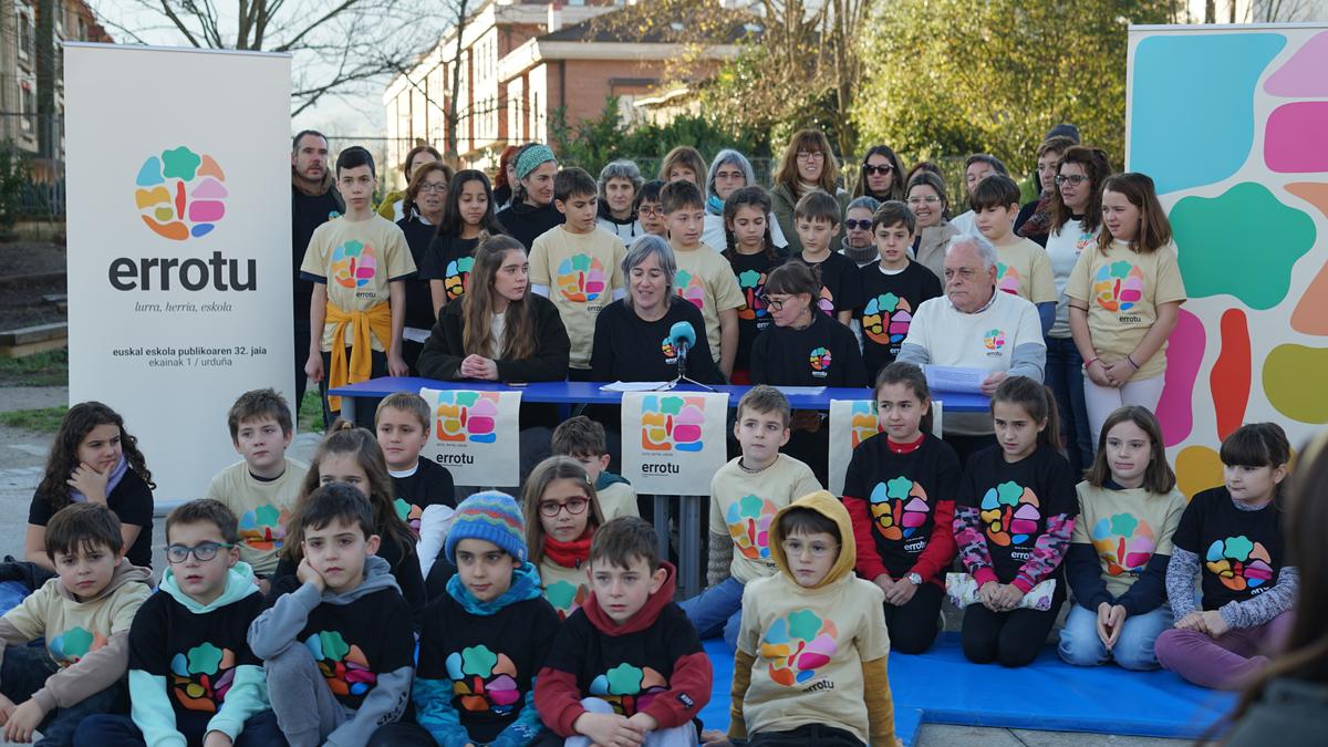 Urduñan Euskal Eskola Publikoaren jaian laguntzeko boluntarioak erakartzeko deialdia zabaldu dute