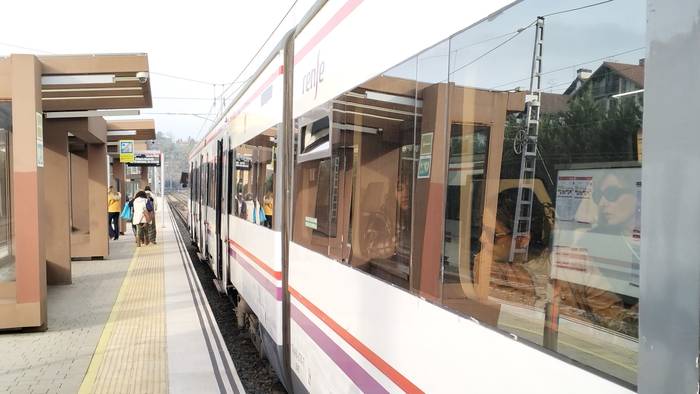 Tren zerbitzua eten dute, Bidebietan harrapaketa gertatu ondoren