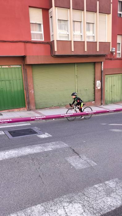 Txirrindulari gazteek erloju 12 1771856150380