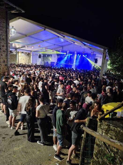 Adin oroko jendetza erakarri 23 1753172569757