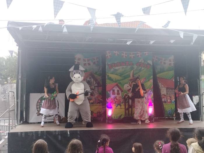 Bi eguneko festa egin dute A 20 1758574708471