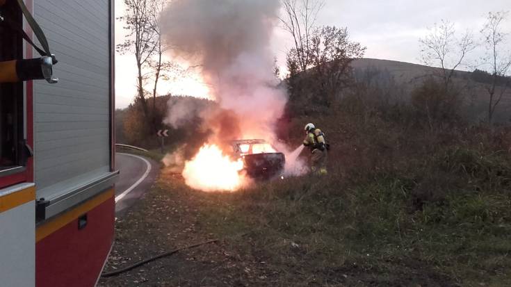 Auto batek su hartu du gaur goizean Garaten