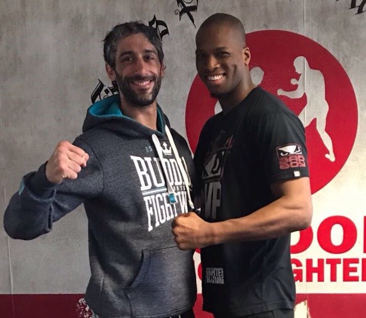 Aratz Garmendia munduko puntako borrokalariekin entrenatzen ari da Londresen, Michael Venom Pagerekin, esaterako