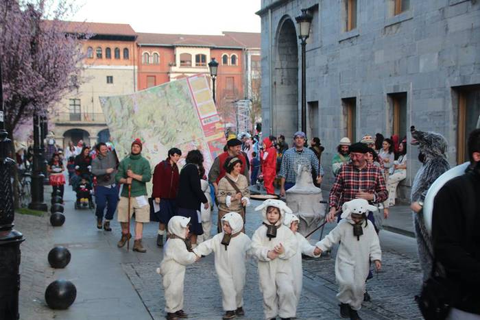 Denetariko jantzi eta karroz 77 1551601270633