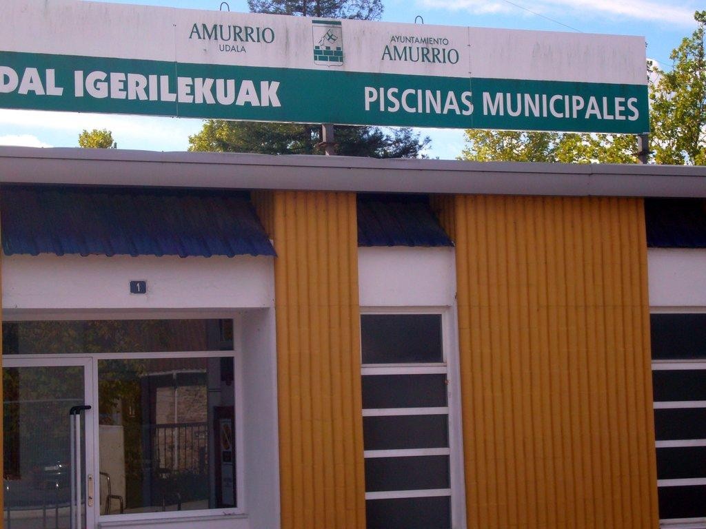 Bihar irekiko dituzte udako udal igerilekuak