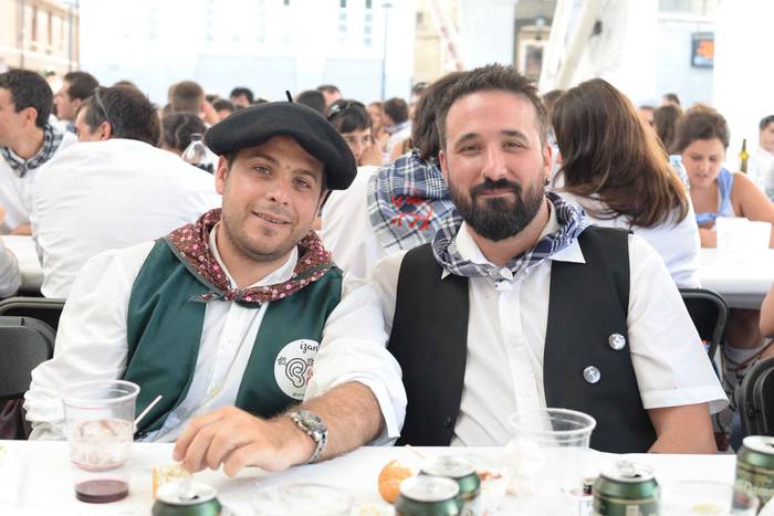 Aldai plaza txiki geratu da  114 1503894850683