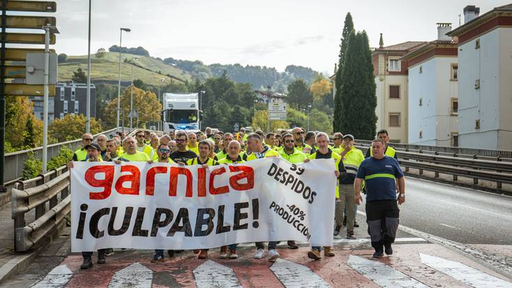 Herrigunera jaitsi dute protesta Maderas de Llodioko langileek, greba mugagabearen 19. egunean
