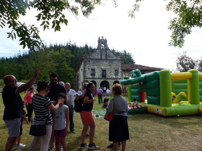 Jende ugari bildu zen Ama Zu 9 1565382294275