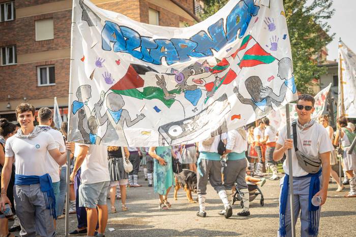 Festa-giro goria piztu du La 10 1755256940880