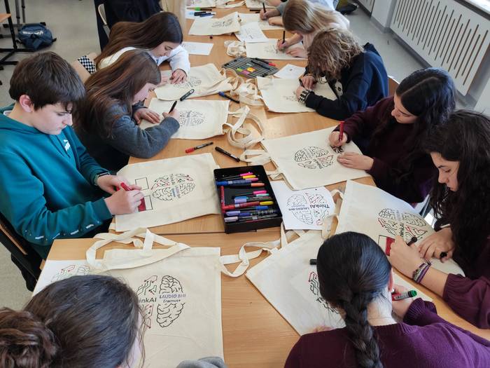 Varsoviako ikastetxean igaro 17 1776804852313