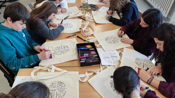 Varsoviako ikastetxean igaro dute asteartea Laudio Institutuko gazteek