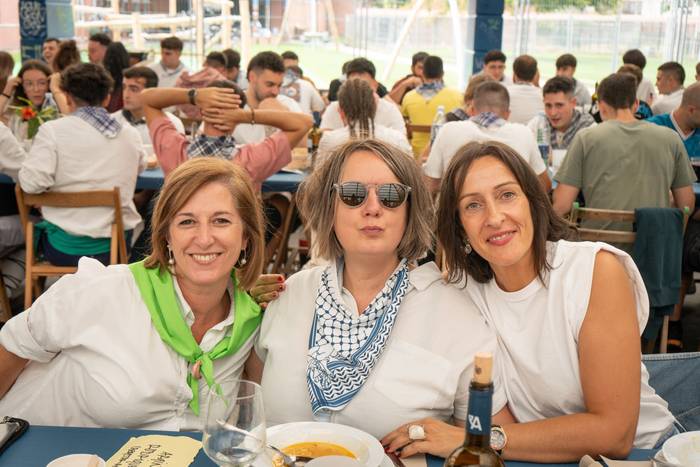 Ehunka lagun bildu dituzte j 113 1757018647550