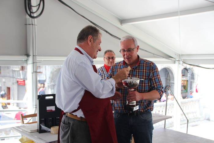 Jendetza eta giro ona nagusi 44 1494849388745