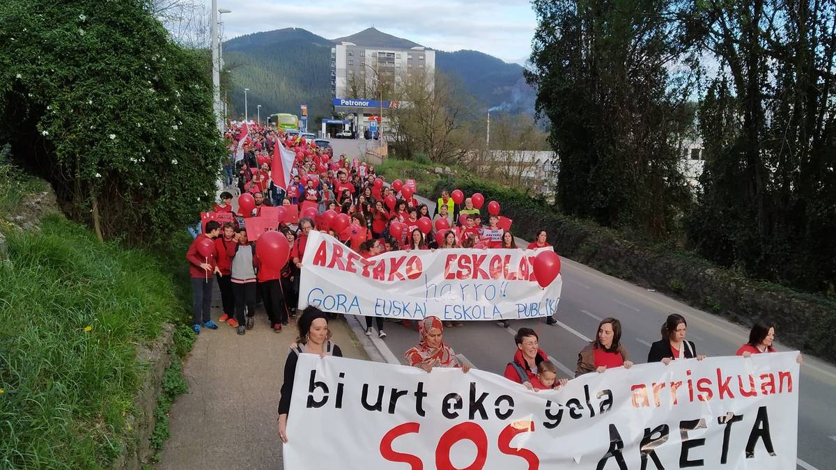 Areta Herri Eskolaren 100 urteko ospakizuna baliatu nahi dute komunitatean egiten duen ekarpena aldarrikatzeko