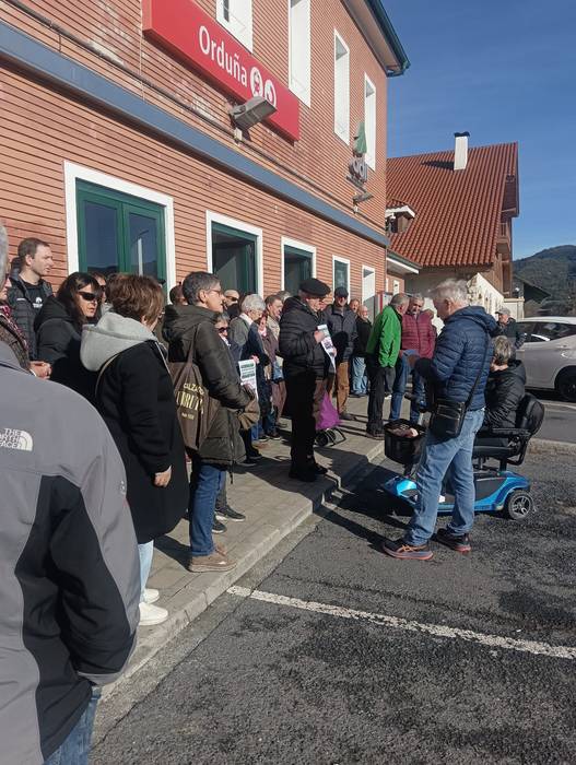 Tren-zerbitzu irisgarri bate 7 1764606130457