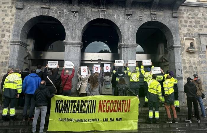 Amurrioko udal langileek salatu dute 300 egun bete direla hitzarmena negoziatzea eskatu zutenetik