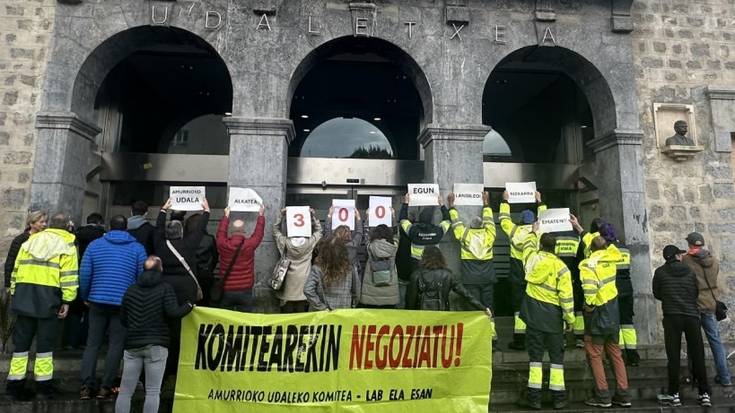 Amurrioko udal langileek salatu dute 300 egun bete direla hitzarmena negoziatzea eskatu zutenetik