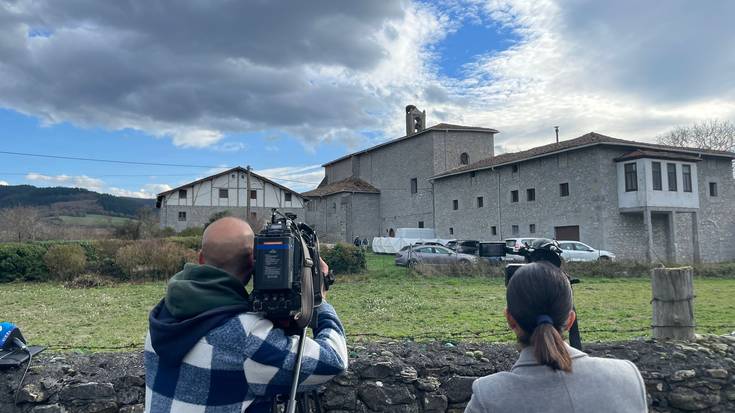 Guardia Zibila bertaratu da moja klaratarren komentura, kide nagusienei azterketa medikua egiteko