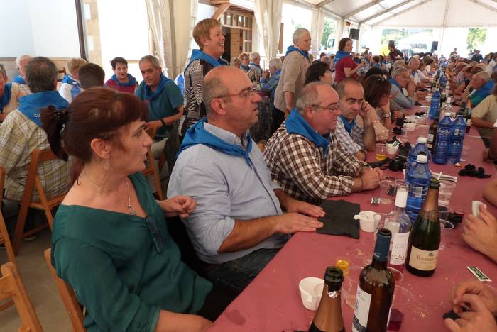 Auzokide ugarik hartu zuten  92 1506366896787