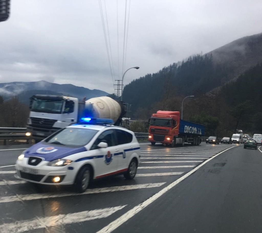 Pertsona bat atxilotu du Ertzaintzak lapurtutako motozikleta bat gidatzeagatik