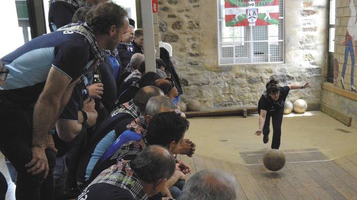 Arabako Bola-joko Txapelketako finalak zuzenean emitituko ditu Aiaraldea Komunikabideak