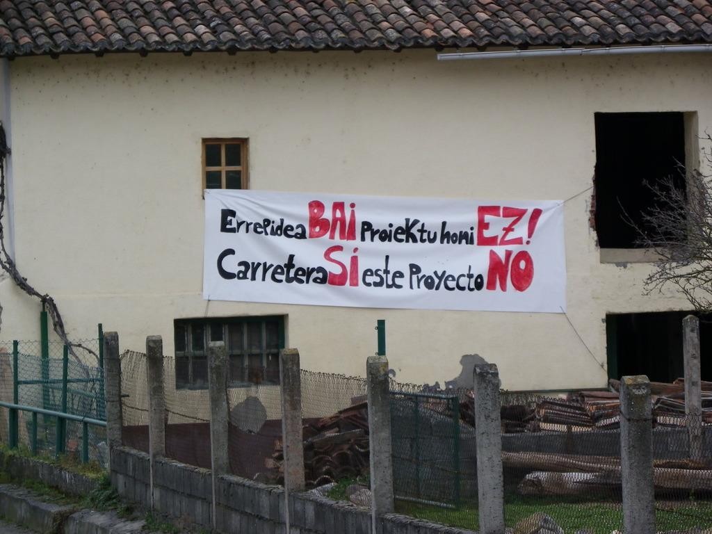Saratxoko administrazio-batzarra saihesbidearen proiektuaren aurka agertu da