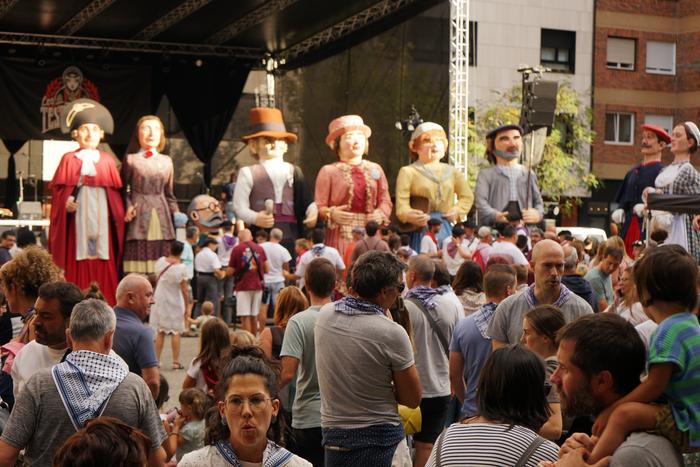 Erraldoien topaketak familie 13 1756405363985