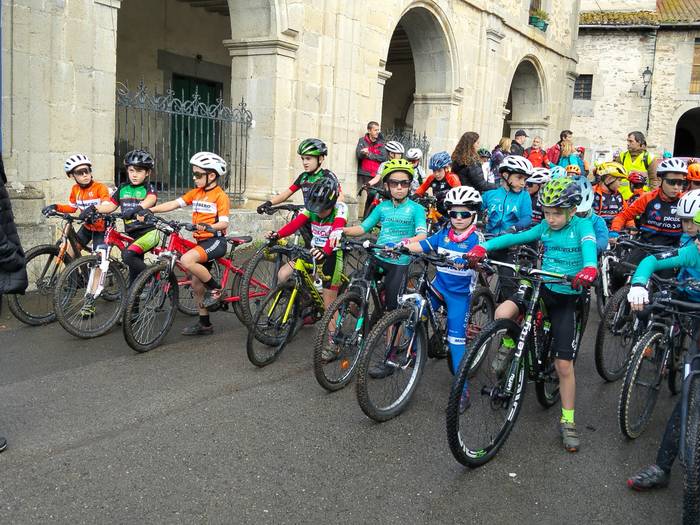 150 gazte inguruk parte hart 32 1762672350404