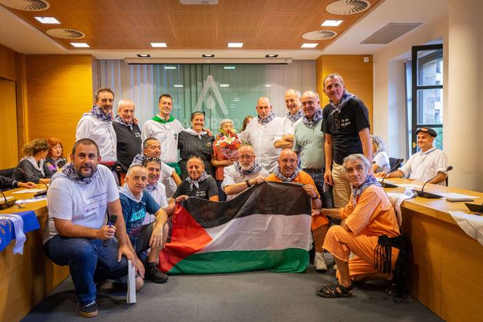 Lehertu da festa-giroa Amurr 29 1755025672973