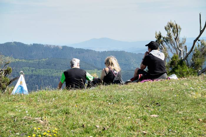 Dozenaka lagun igo dira esku 64 1620624416744