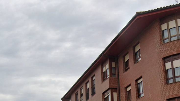 “Xabier Eguia Basoak esan zidan nire Amurrioko etxea eskualdeko enpresei alokatuko ziela langileei ostatu emateko, ez gelak baliatuko zituela pertsonen ohiko bizitoki moduan. Epaiketa izango dugu”