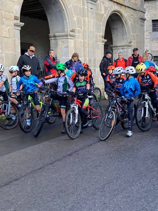 150 gazte inguruk parte hart 13 1762672320971