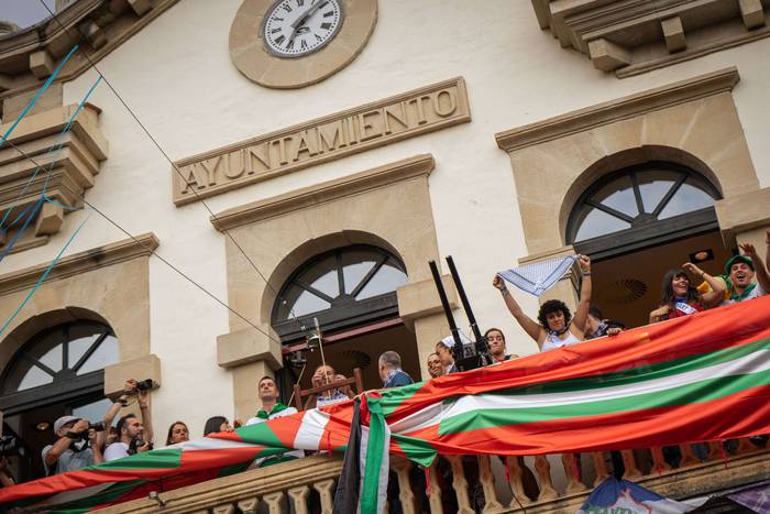 Lehertu da festa-giroa Amurr 74 1755025753216