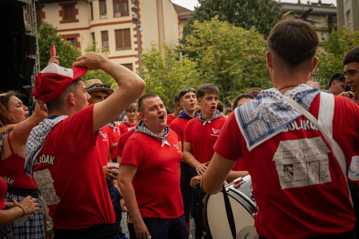 Lehertu da festa-giroa Amurr 32 1755025678982