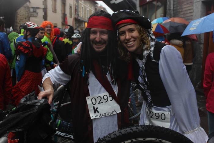 350 lagunetik gora batu dira 42 1514738263643