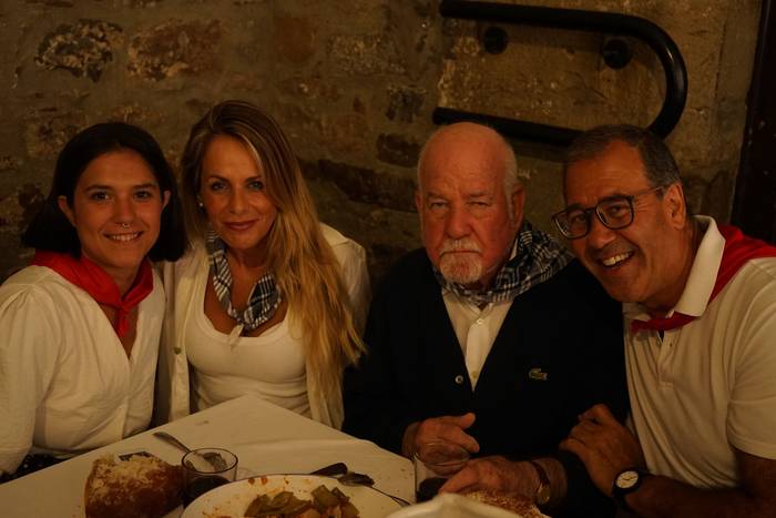 Ehunka kofrade bildu dira el 31 1756714025944