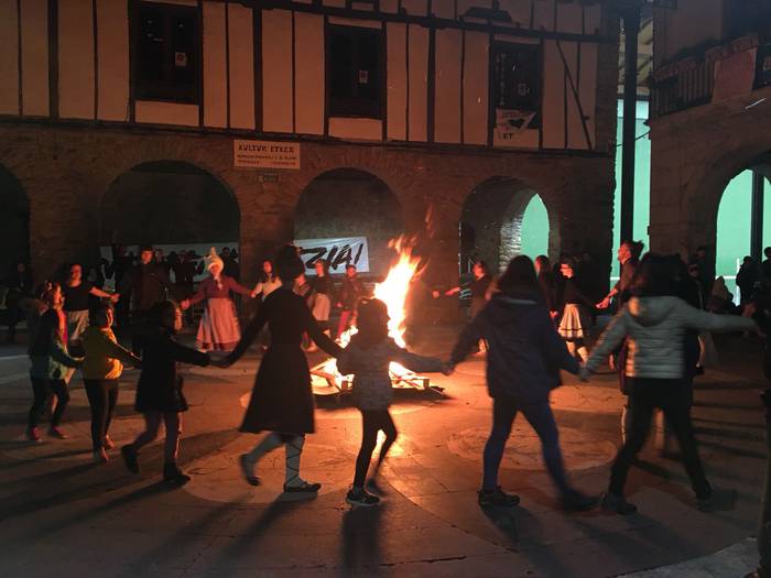 Suaren inguruan plazaratu di 10 1521387748408